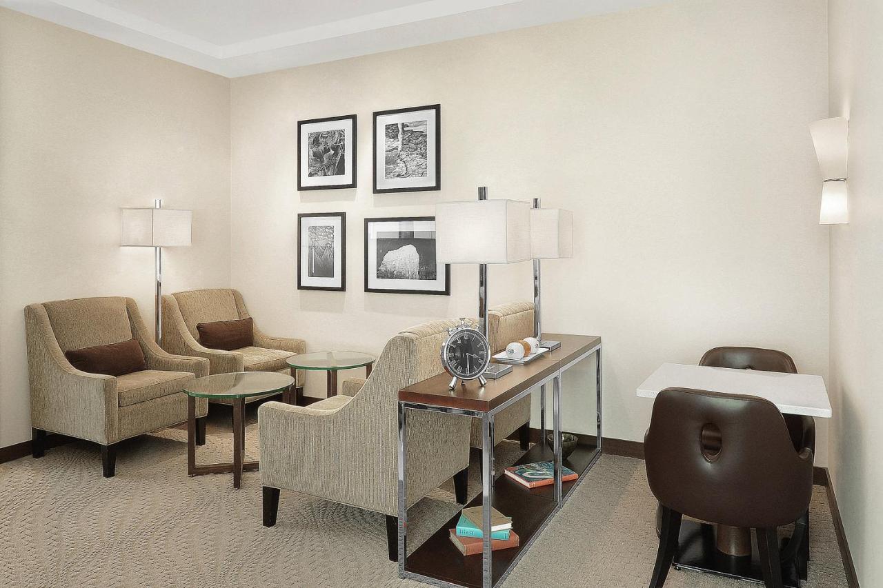 Sheraton Cavalier Saskatoon Hotel מראה חיצוני תמונה