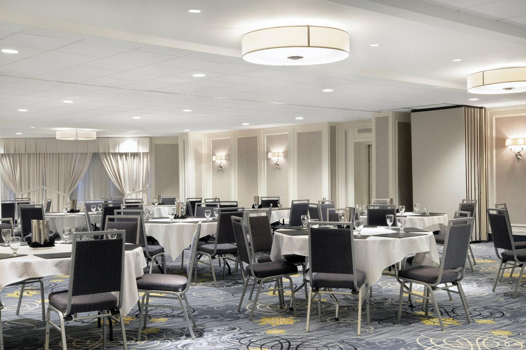 Sheraton Cavalier Saskatoon Hotel מראה חיצוני תמונה