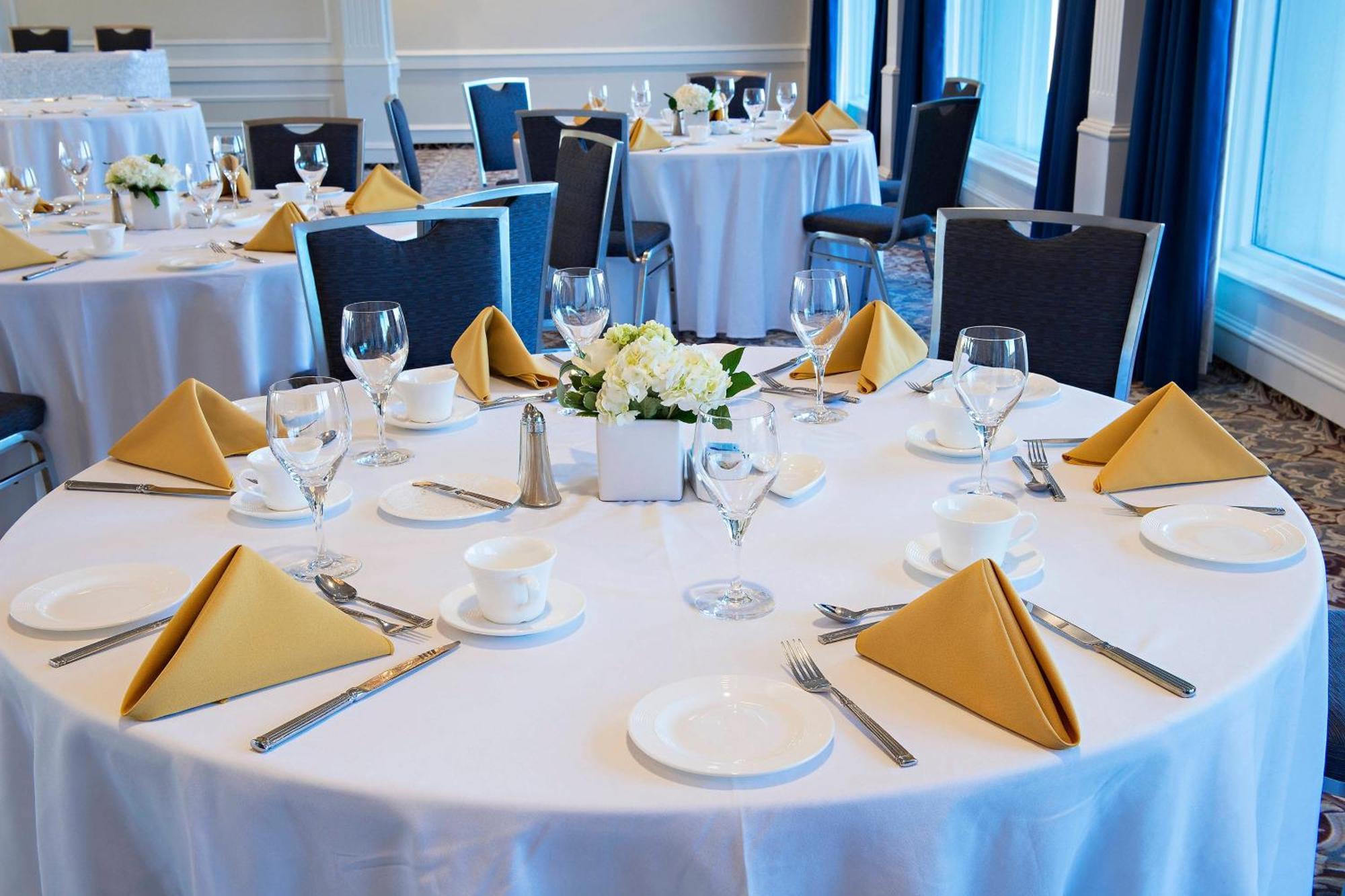 Sheraton Cavalier Saskatoon Hotel מראה חיצוני תמונה
