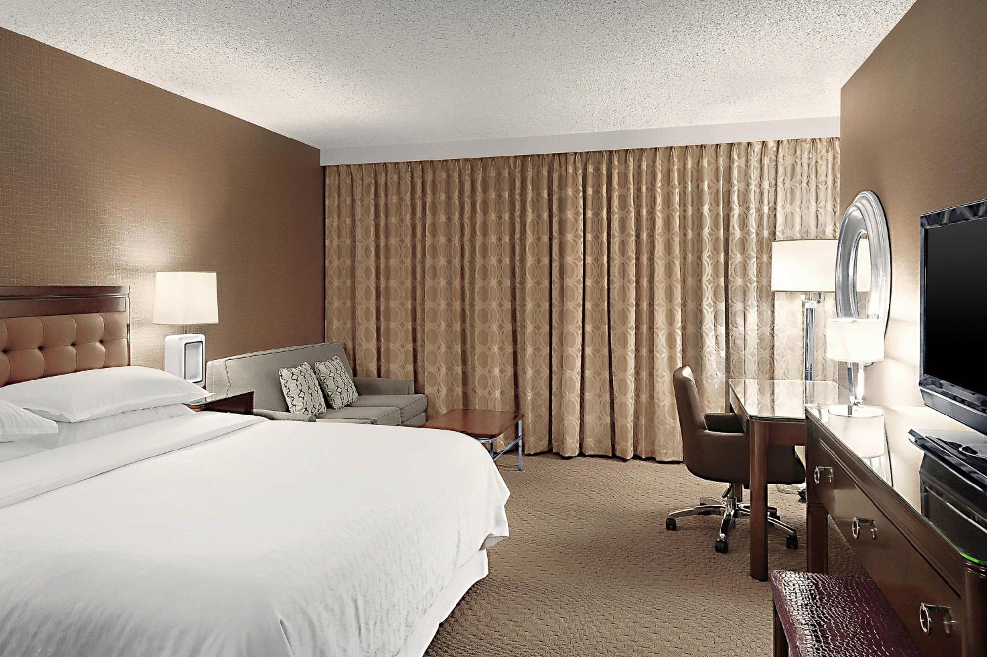 Sheraton Cavalier Saskatoon Hotel מראה חיצוני תמונה