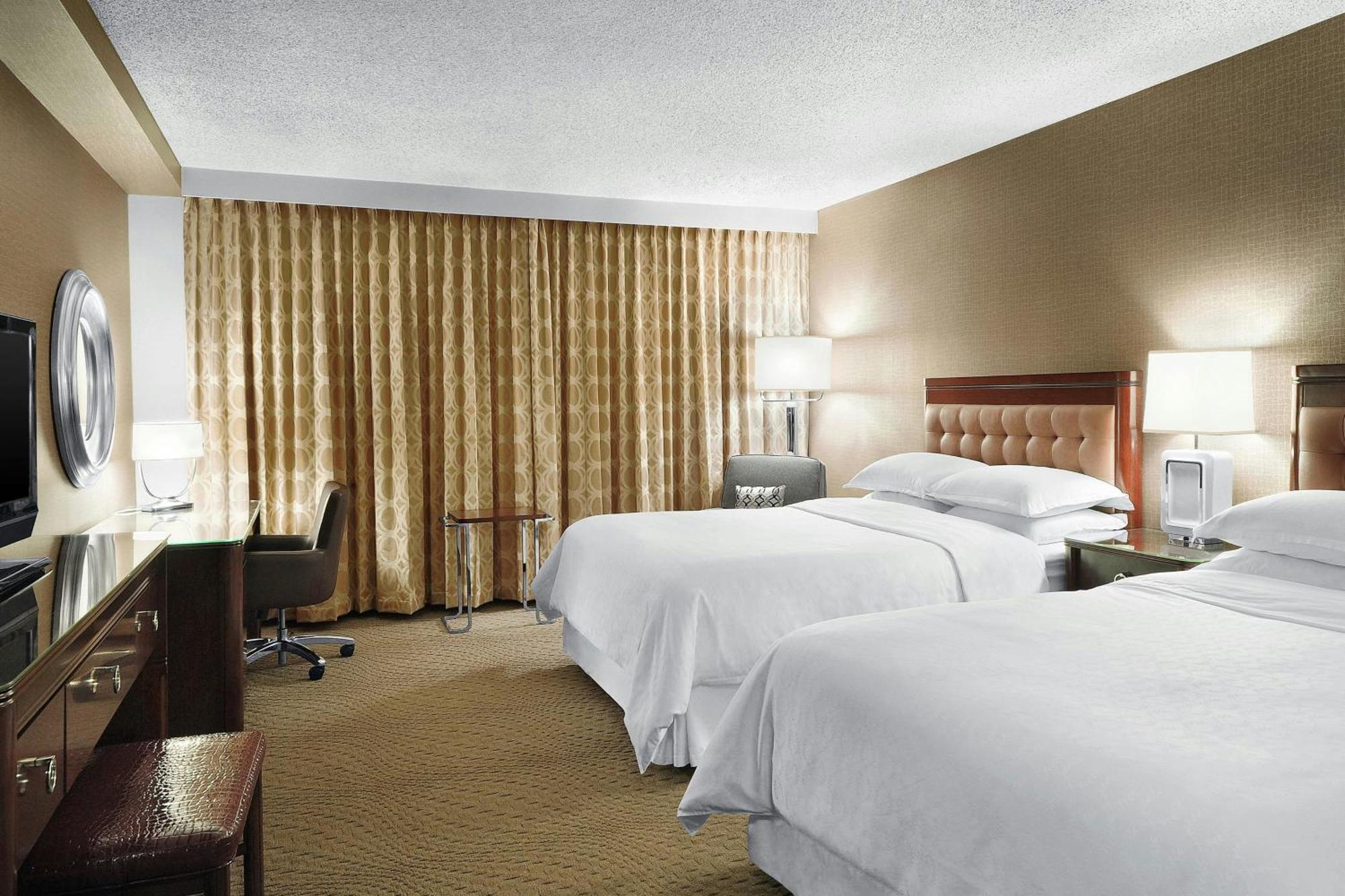 Sheraton Cavalier Saskatoon Hotel מראה חיצוני תמונה